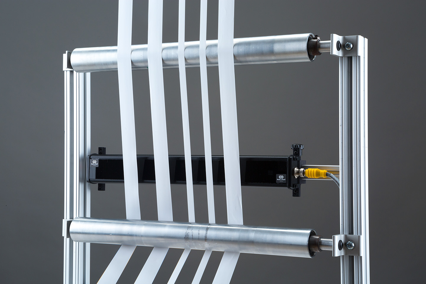 Multiple strip width measurement with Roll-2-Roll Sensor measuring five individual strips