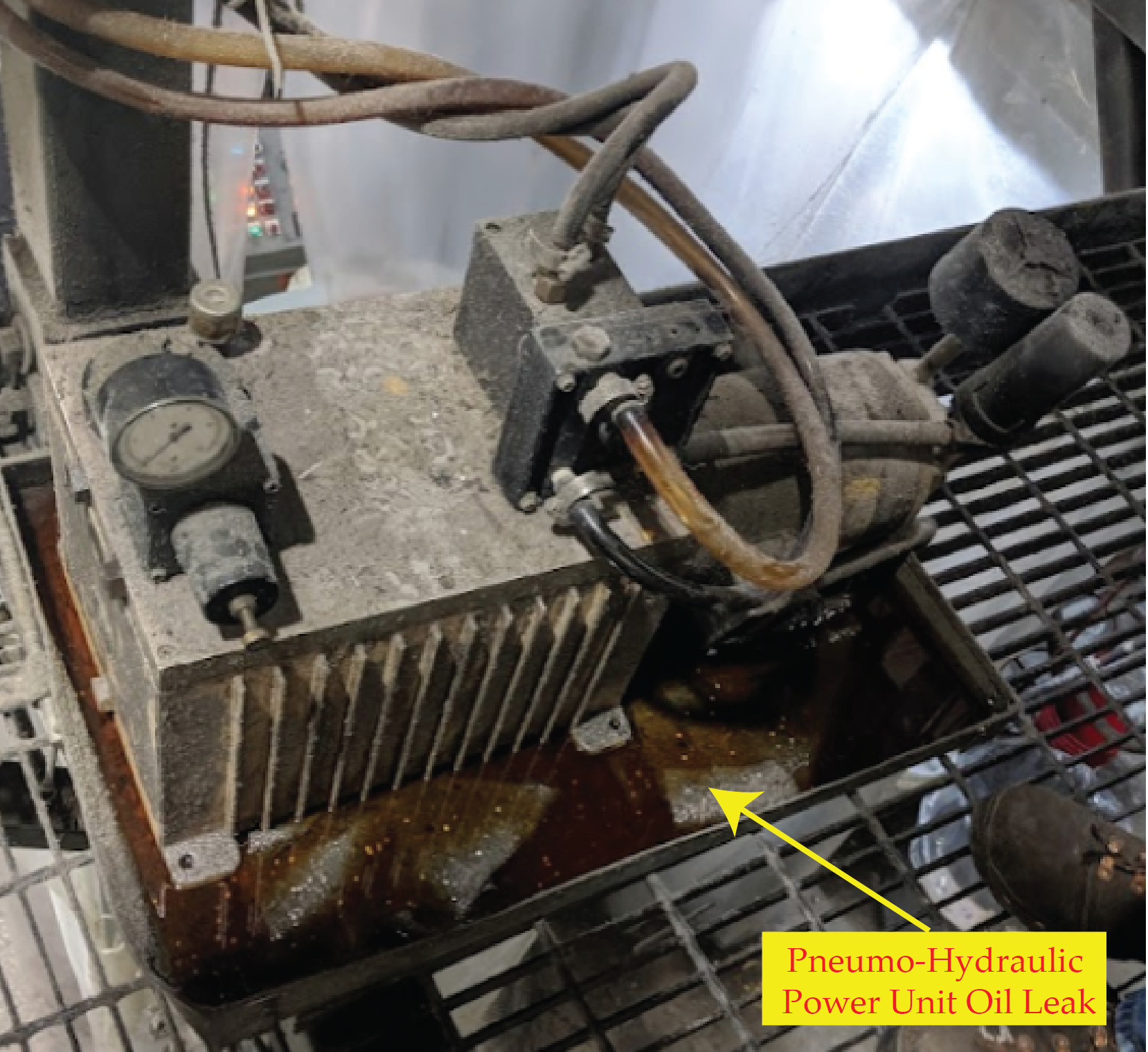 Pneumo-hydraulic power unit leaking oil