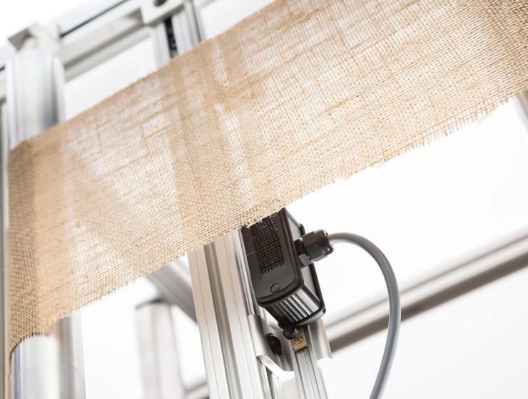 Challenging edge position sensing application with WPS 48 IR