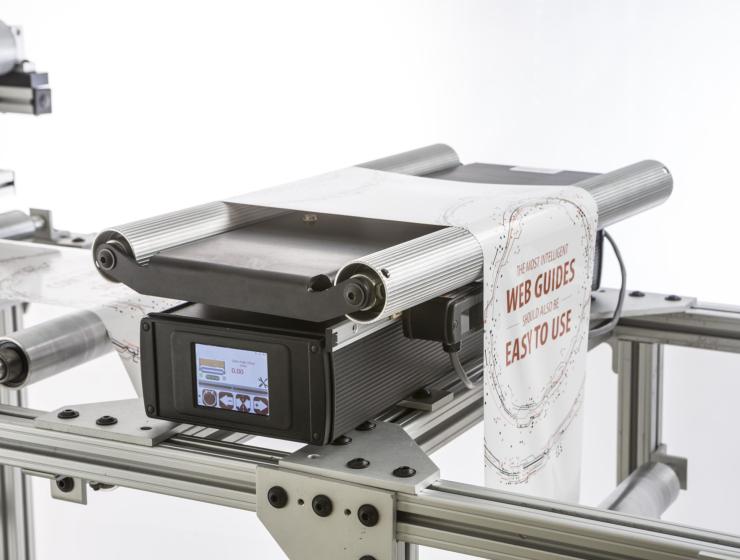 Compact web guiding system guiding a printed web